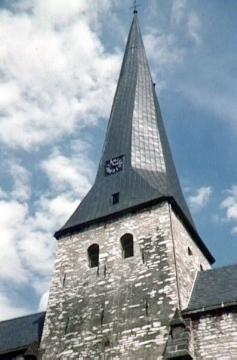 Delbrück - Turmhelm der katholischen Pfarrkirche St. Johannes Baptist. Um 1961.