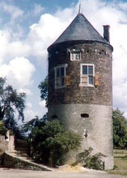 Burgturm Davensberg in Ascheberg, erbaut um 1530, Gefängnisturm der im 18. Jh. verfallenen Ritterburg Davensberg mit Folterkammer, "Hexenstock" und Verlies, heute Heimatmuseum