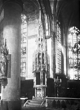 Das Sakramentshäuschen in der St. Petrus-Kirche (um 1520)