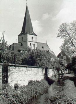 Ewaldibach mit der Pfarrkirche St. Bartholomäus