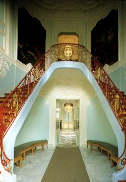 Prunkvoller Treppenaufgang im Schloss Clemenswerth
