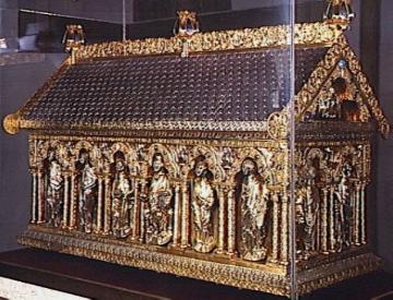 'Prudentiaschrein': vergoldeter Reliquienschrein (um 1230) in der Kirche St. Stephanus und Sebastian