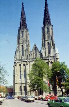 Hauptfront der "Wiesenkirche" (ev. Pfarrkirche St. Maria zur Wiese)