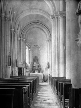 Die Kirche St. Johannes d.T., linkes Seitenschiff