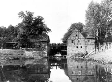 Doppelwassermühle von Haus Langen an der Bever, ca. 1920?: Ölmühle, stillgelegt um 1900, und Kornmühle, stillgelegt um 1958