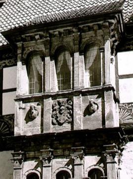 Burg Blomberg: Auslucht mit kunstvoller Bauplastik (Ostflügel, Hofseite), erbaut um 1569 von H. Wulff