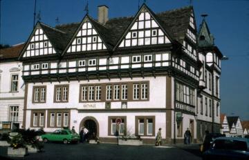 Blomberger Rathaus um 1980, errichtet 1587 von Baumeister Hans Rade, Steinbau mit auskragendem Fachwerkgeschoss, Renaissance