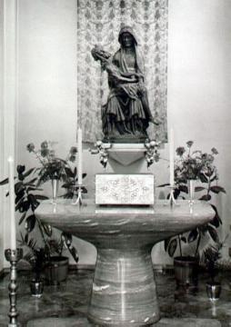 Pietà und Steinaltar in der Kapelle Beatae Mariae Virgine (Gnadenkapelle)