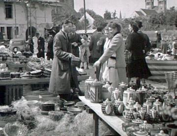 Topfmarkt am Libori-Dom, Paderborn, 1952: Kaufverhandlung am Marktstand