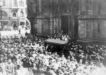 Trauerzug für den Stadtdechanten Bernhard Muer 1915