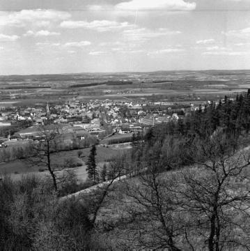 Nieheim, 1976: Stadtansicht mit Steinheimer Börde