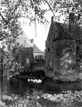 Haus Borg, Brauhaus mit Eckturm, um 1930?