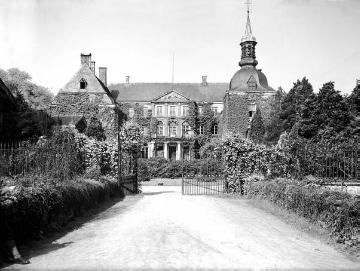 Schloss Velen: Gesamtansicht der Hauptfront vor dem Brand 1931