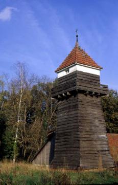 Saline Gottesgabe, 2003: Turm des Gradierwerkes, Überbleibsel der ab 1890 errichteten und 1974 aufgegebenen Kuranlagen, heute als Freiluftinhalatorium Bestandteil eines Freizeitparkes