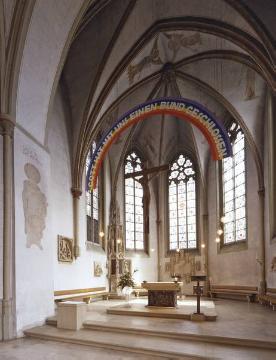 Kath. Pfarrkirche St. Dionysius: Altarraum mit gotischem Sakramentshäuschen, um 1450, und Wandbildnis des Hl. Dionysius