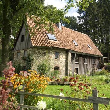 Die Löhrmühle (Löher Mühle), älteste und letzte Wassermühle an der Ennepe, urkundlich erstmals erwähnt Mitte 16. Jh., nach Verfall 1805 neu erbaut