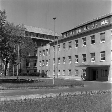 Säuglingsklinik der Provinzial-Hebammenanstalt Bochum. Gründung 1904, ab 1953 Landesfrauenklinik des Landschaftsverbandes Westfalen-Lippe. Ansicht 1950.