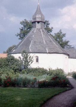 Heilig Kreuz-Kapelle ("Drüggelter Kapelle") auf Hof Schulte-Drüggelte in Möhnesee-Delecke, romanischer Zentralbau mit zwölfeckigem Grundriss, erbaut Mitte des 12. Jh. - Ansicht um 1959?