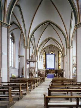 St. Mauritius-Kirche, Enniger: Kirchenhalle Richtung Chor - Kirchenbauwerk von 1861-1863, Ursprungsbau Ende 12. Jh.