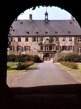 Schloss Lembeck: Hauptburg mit Portal von Osten