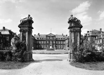Schloss Nordkirchen: Frauentor mit Eingangsfront von Süden