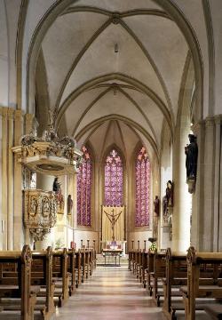 Kath. Pfarrkirche St. Lamberti: Kirchenschiff mit Blick zum Chor