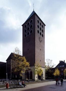 Kath. Pfarrkirche St. Jakobi, Turmansicht - Neubau 1949/50 nach Zerstörung des romanischen Vorgängerbaus im 2. Weltkrieg