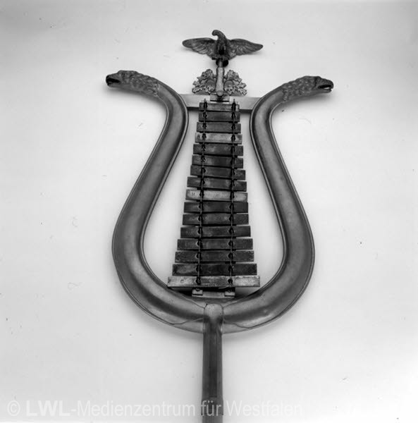 10_7531 Historische Militärmusikinstrumente - Ausstellung auf der Wewelsburg, Büren 12/2001