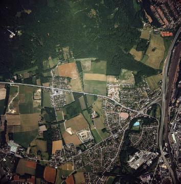 Bielefeld-Brackwede, Ortsteil Quelle, südöstlich von Bielefeld-Stadt, im Norden der Teutoburger Wald, Bundestraße B68 und B61
