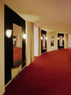 Schauspielhaus Bochum, Spiegelwände im Foyer - Gebäude 1944 zerstört, Neubau 1953, Architekt: Gerhard Graubner (Königsallee)