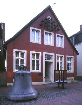 Glockengießerei Petit & Edelbrock, Wohngebäude an der Hauptstraße