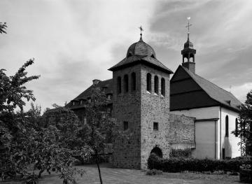 Kloster Rumbeck (auch Stift Rumbeck) in Arnsberg-Rumbeck, ehemaliges Prämonstratenserinnenkloster (um 1190-1806), mit St. Nikolaus-Kirche, erbaut Anfang 13. Jh., Mescheder Straße 79