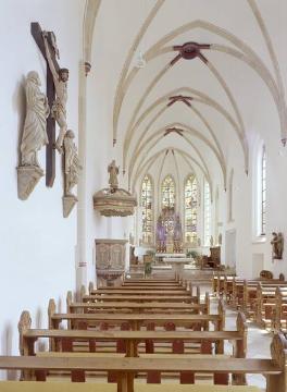 Pfarrkirche St. Marien, Kloster Burlo: Kirchenhalle mit Blick zum Altar