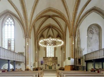 Evangelische Pfarrkirche , "Stiftskirche": Gotische Kirchenhalle, Blick Richtung Altar