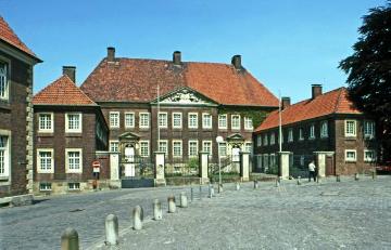 Von Kettelersche Kurie, Dompropstei, Domplatz 28-31, erbaut 1712-1718
