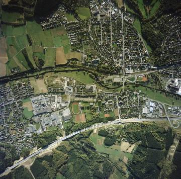 Neheim-Hüsten, Stadtteile Mühlenberg und Hüsten, die Ruhr, Autobahn A46 östlich der Anschlusstelle AS Arnsberg-Hüsten im Bau