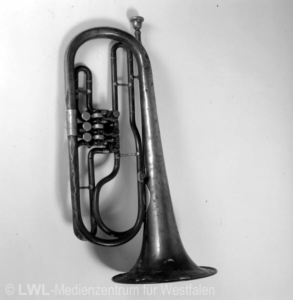 10_7537 Historische Militärmusikinstrumente - Ausstellung auf der Wewelsburg, Büren 12/2001