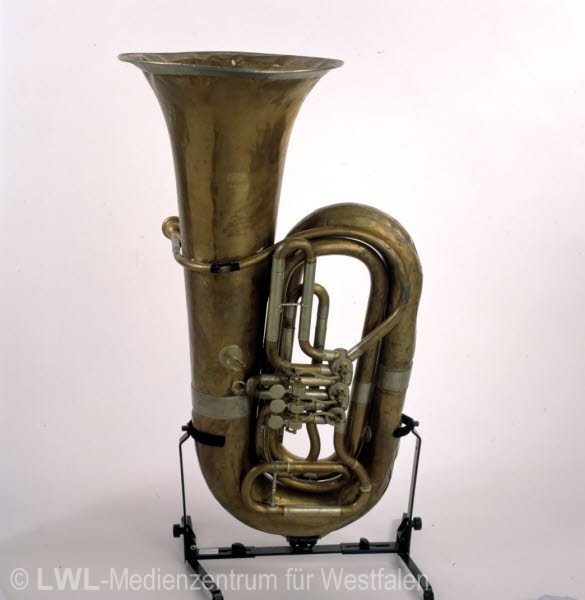 10_7550 Historische Militärmusikinstrumente - Ausstellung auf der Wewelsburg, Büren 12/2001