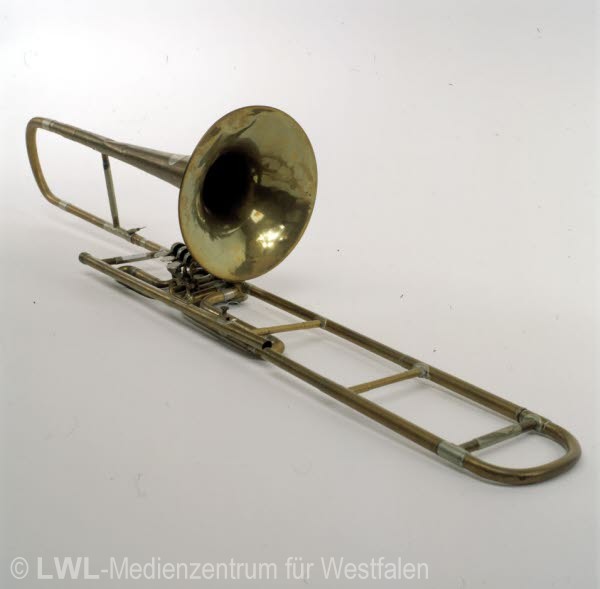 10_7552 Historische Militärmusikinstrumente - Ausstellung auf der Wewelsburg, Büren 12/2001