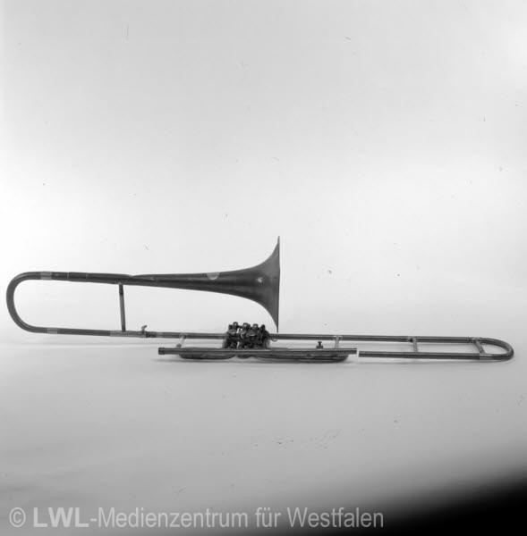10_7555 Historische Militärmusikinstrumente - Ausstellung auf der Wewelsburg, Büren 12/2001