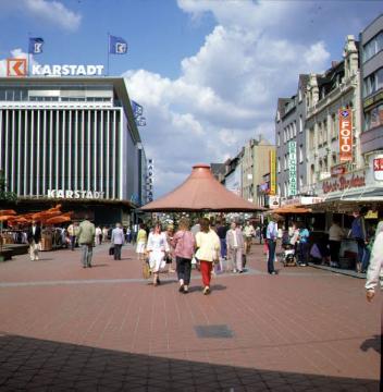 Die Bahnhofstraße: Fußgängerzone und Einkaufsmeile im Stadtzentrum