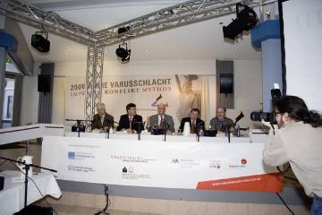 LWL-Direktor Wolfgang Schäfer (Mitte) und Projektpartner auf der Pressekonferenz zum 2009 beginnenden Ausstellungsprojekt "2000 Jahre Varusschlacht"
