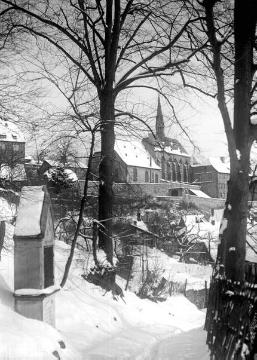 Blick vom Kreuzweg zum ehem. Dominikanerkloster (1281-1824) mit Dominikanerkirche (heute ev. Stadtkirche) in der Oberen Altstadt, um 1940?