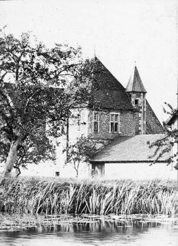 Haus Groß-Schonebeck, Gerichtshaus - ehemals bedeutende Wasserburg an der Stever, erbaut im 13. Jh.