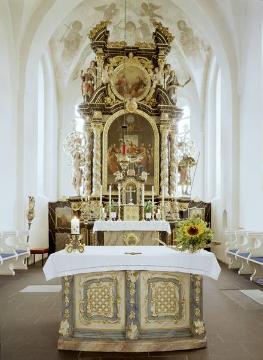 Barocker Hochaltarer der Pfarrkirche St.-Johannes-Evangelist in Eversberg, errichtet 1725.