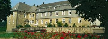 Haus Düsse, ehemaliges Wasserschloss, ab 1927 Gutshof des Provinzialverbandes Westfalen, ab 1937 Lehr- und Versuchsanstalt der Landwirtschaftskammer Westfalen-Lippe
