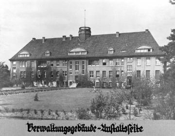 Provinzial-Heilanstalt Gütersloh, gegr. 1912: Verwaltungsgebäude von der Anstaltsseite. Undatiert, um 1928?