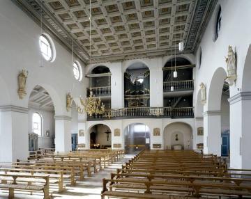 Kath. Pfarrkirche St. Regina, Innenansicht Richtung Orgelprospekt - klassizistische Saalkirche, errichtet 1787-1790