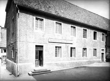 Die Regenbergsche Buchhandlung und Buchdruckerei am Horsteberg 6, Südansicht, im 2. Weltkrieg zerstört