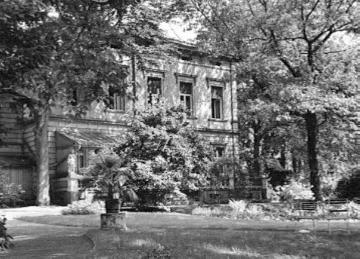 Schwesternhaus des Sophienstiftes mit Parkanlage, abgerissen 1972